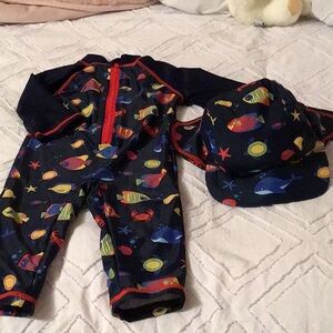 NWOT Colorful fish print baby swimsuit and hat set